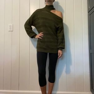 NYC - Off the shoulder sweater